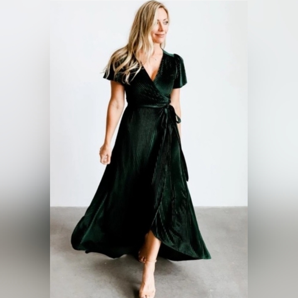 Elegant Green Velvet Wrap Dress